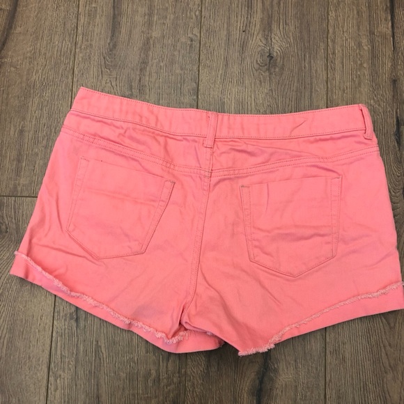 FOREVER 21 mini JEANS SHORTS in coral color cut off and cuffed in size 31 - Picture 2 of 4